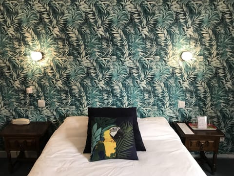 Standard Double Room | Minibar, in-room safe, individually decorated, individually furnished