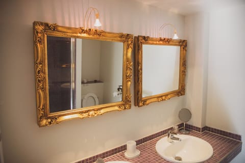 Double Room, 1 Queen Bed, Park View | Bathroom | Bathrobes