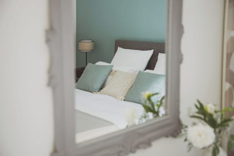 Double Room, 1 Queen Bed, Park View | Free WiFi, bed sheets