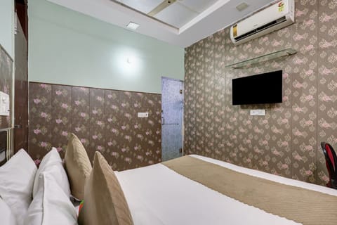 Double Room | In-room safe, desk, free WiFi