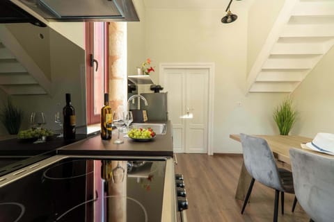 Room Features & Layout