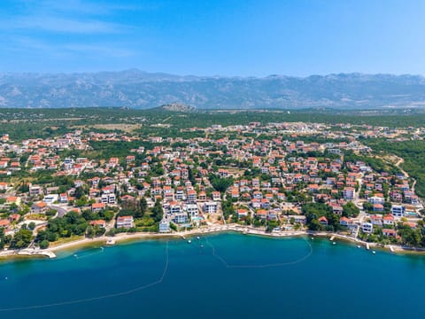 Body Of Water, Coast, Residential Area, Coastal And Oceanic Landforms, Sea, Beach, Ocean, Shore, Suburb, Bay