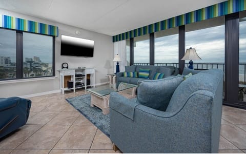 Condo, 3 Bedrooms | Living area