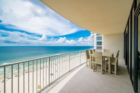 Condo, 3 Bedrooms | Property grounds