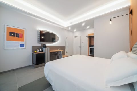 Deluxe Double Room, 1 King Bed | Free minibar, desk, laptop workspace, free WiFi