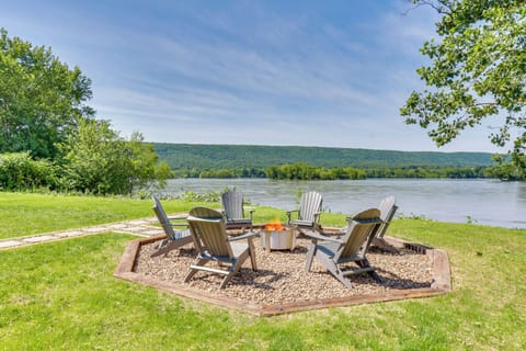 Dauphin Vacation Rental | 4BR | 2BA | 2,256 Sq Ft | Stairs to Enter