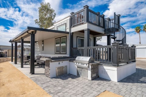 Unit includes view deck, lower deck, spa, BBQ and seating area. 