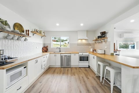 Little Darling Retreats Tasmania May 2025 High Res_33