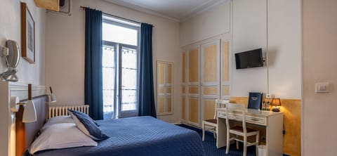 Double Room | Individually decorated, desk, blackout drapes, cribs/infant beds