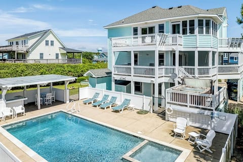 Rear Exterior of Beach Treat