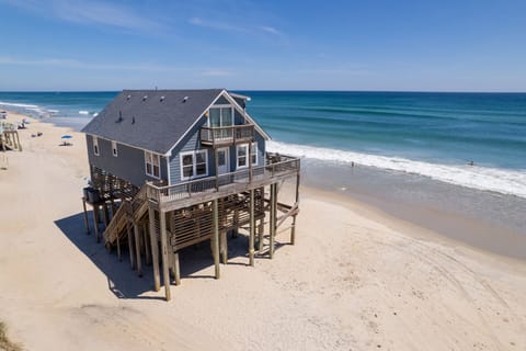 Welcome to Barefoot - The Ultimate Oceanfront Experience in South Nags Head!