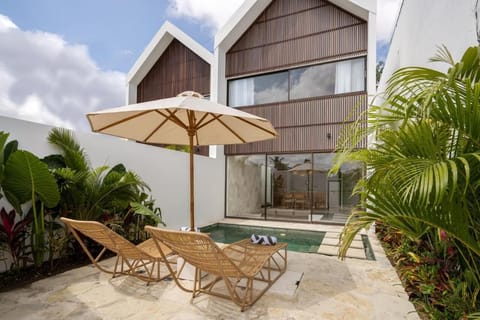 Tropical modern architecture of Villa Levante in Canggu
