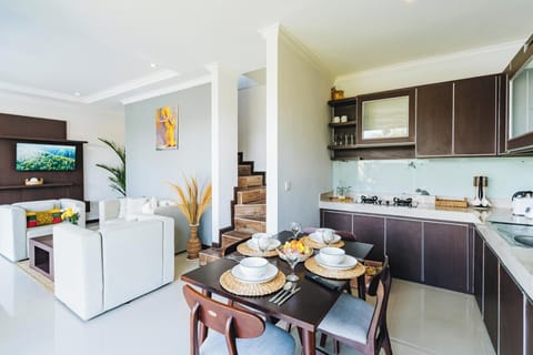 Fully equipped kitchen and dining table for 4 – Villa Griya Purnama