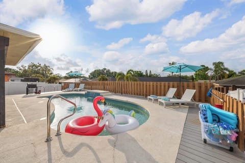 Soak up the Florida sun by your private pool! Complete with sun loungers, umbrellas, BBQ grill and fun floaties! The ideal spot to chill, unwind, and make vacation memorable. Ready for fall season! What are you waiting for?