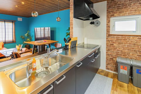 Full-size fridge, microwave, stovetop, toaster