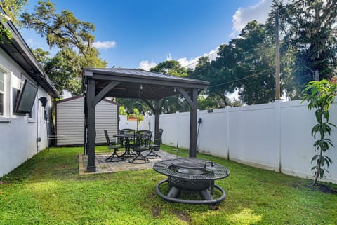 Valrico Vacation Rental | 2BR | 1BA | Step-Free Access | 800 Sq Ft