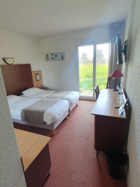 In-room safe, desk, soundproofing, free WiFi