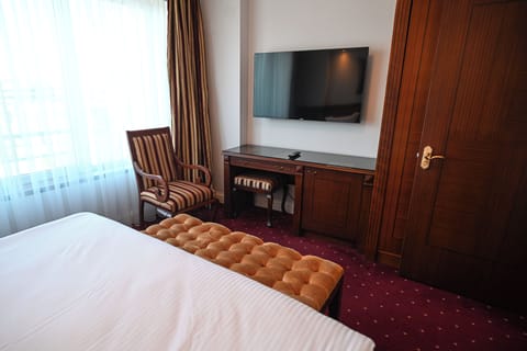 Family Suite, City View | In-room safe, desk, blackout drapes, soundproofing