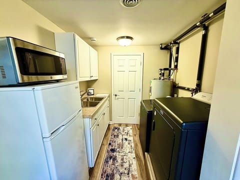 Utility Kitchenette
Handy kitchenette with a microwave, fridge, and sink—perfect for drinks, snacks, or light meal prep.



