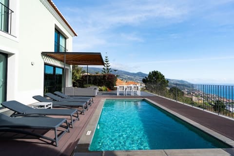 House | 4 bedrooms, desk, Internet