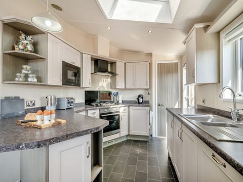 Kitchen area | Rabbit Hole - Longmead Country Escapes, Cheddar
