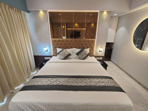 Deluxe Room | Laptop workspace, free WiFi