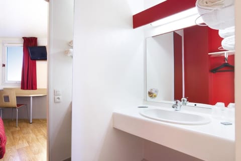 Shower, eco-friendly toiletries, hair dryer, towels