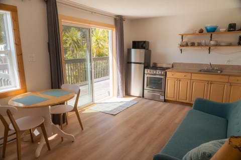 Deluxe Bungalow, 1 Queen Bed, Non Smoking, Kitchen | Private kitchen | Full-size fridge, microwave, coffee/tea maker, electric kettle