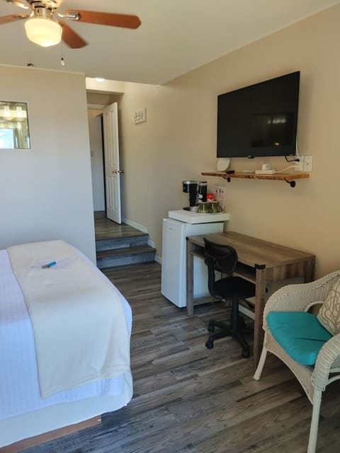 Bedroom, with work station, sitting area and mini fridge with coffee/tea station