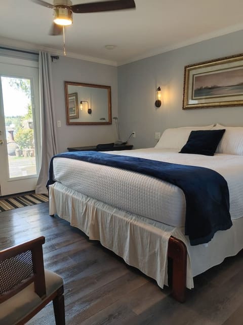 King Cove sleeping area with a workstation on the wall under the mirror