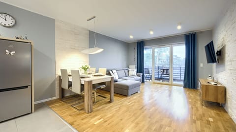 Apartment (19) | Living area | Flat-screen TV