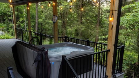 Enjoy the relaxing and private hot tub, with sounds of nothing but the river!