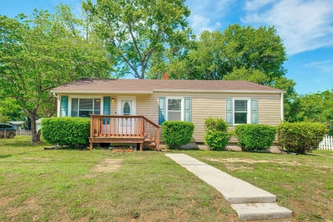Hopewell Vacation Rental | 3BR | 1BA | 1,007 Sq Ft | 4 Steps to Enter