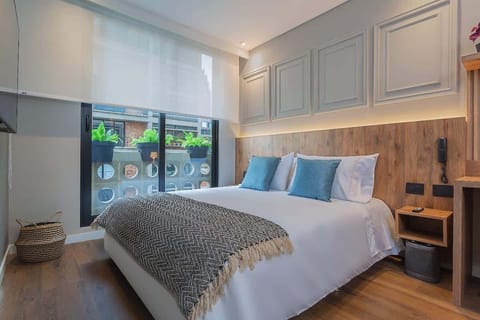 Apartment, 1 Queen Bed, Balcony, City View (UNIVERSAL 307) | 1 bedroom, individually decorated, individually furnished, bed sheets