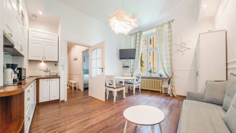 Apartment (1A) | Living area | Flat-screen TV