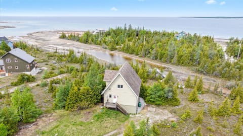 Perched on the edge of Dorcas Bay, Dragonfly Cove offers secluded tranquility with direct access to the water and nearby sandy coves.