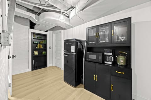 Kitchenette: Enjoy the fridge, microwave oven, coffee maker and water kettle. 