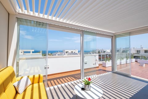 Superior Room, Sea View, Tower | Living area