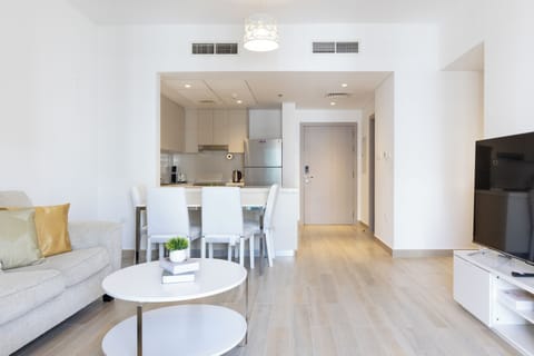 Apartment, 2 Bedrooms, Balcony, City View | Living area