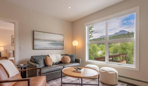 Escape the everyday. Stunning views, ultimate comfort.