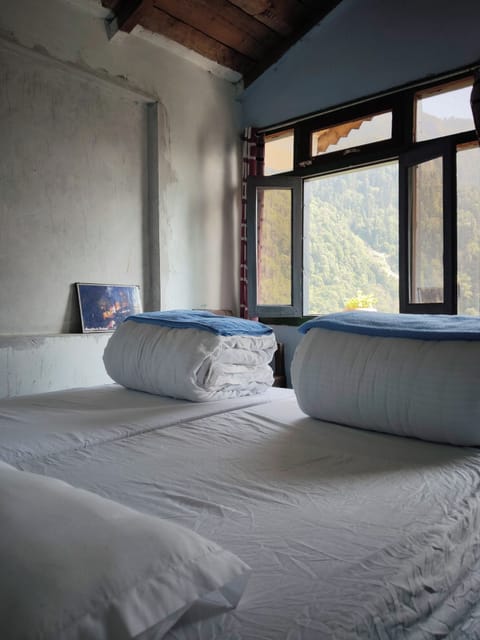 Comfort Double Room, Mountain View | Desk, laptop workspace, iron/ironing board, rollaway beds