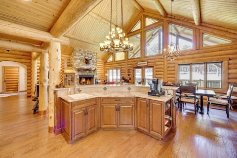 House (5 Bedrooms) | Interior