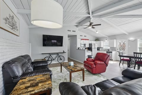 Enjoy the comforts of a delightfully oversized leather section as you watch TV or engage in a scintillating conversation catching up with old friends in this open-concept living room.