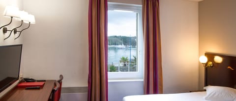 Double classic room River view | Desk, blackout drapes, iron/ironing board, free WiFi