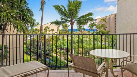 Kaanapali Shores #435 - Ocean View Covered Dining & Lounging Lanai - Parrish Maui