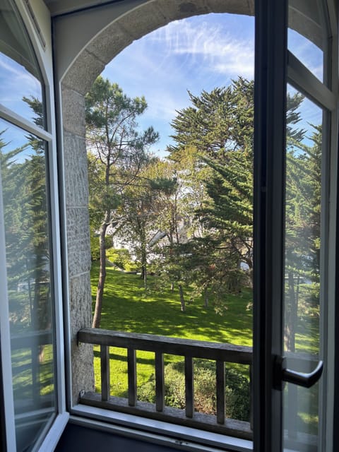 Deluxe Double Room, 1 Double or 2 Twin Beds | Minibar, in-room safe, blackout drapes, soundproofing