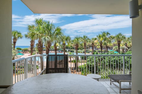 Crescent 109 balcony