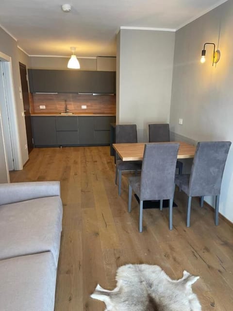 Apartment, Balcony | Living area | 32-inch Smart TV with cable channels