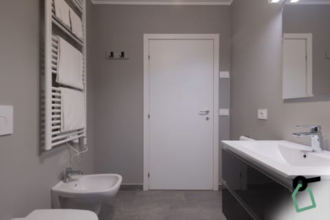 Apartment, Balcony | Bathroom