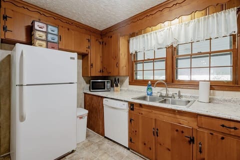 Fully-equipped kitchen